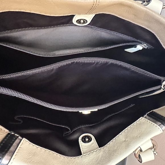 Coach purse - Picture 6 of 7